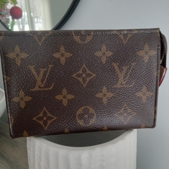 Louis Vuitton Toiletry Pouch 15 - Picture 1 of 8